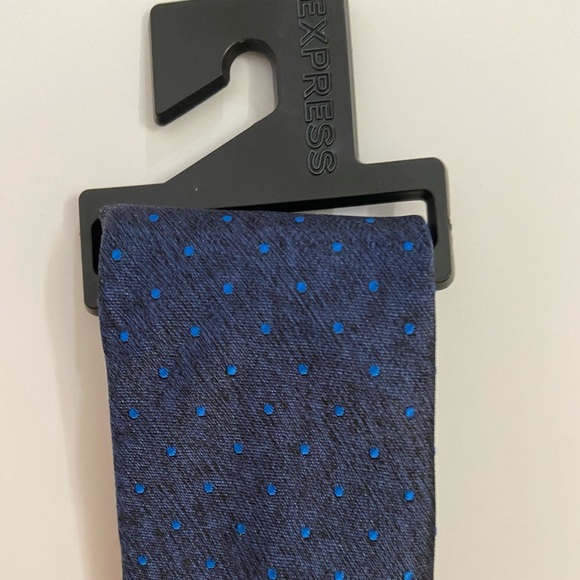 🆕BRAND NEW-EXPRESS BLUE DOTTED STYLISH TIE-WEAR YEAR ROUND-GREAT GIFT. - Picture 6 of 8